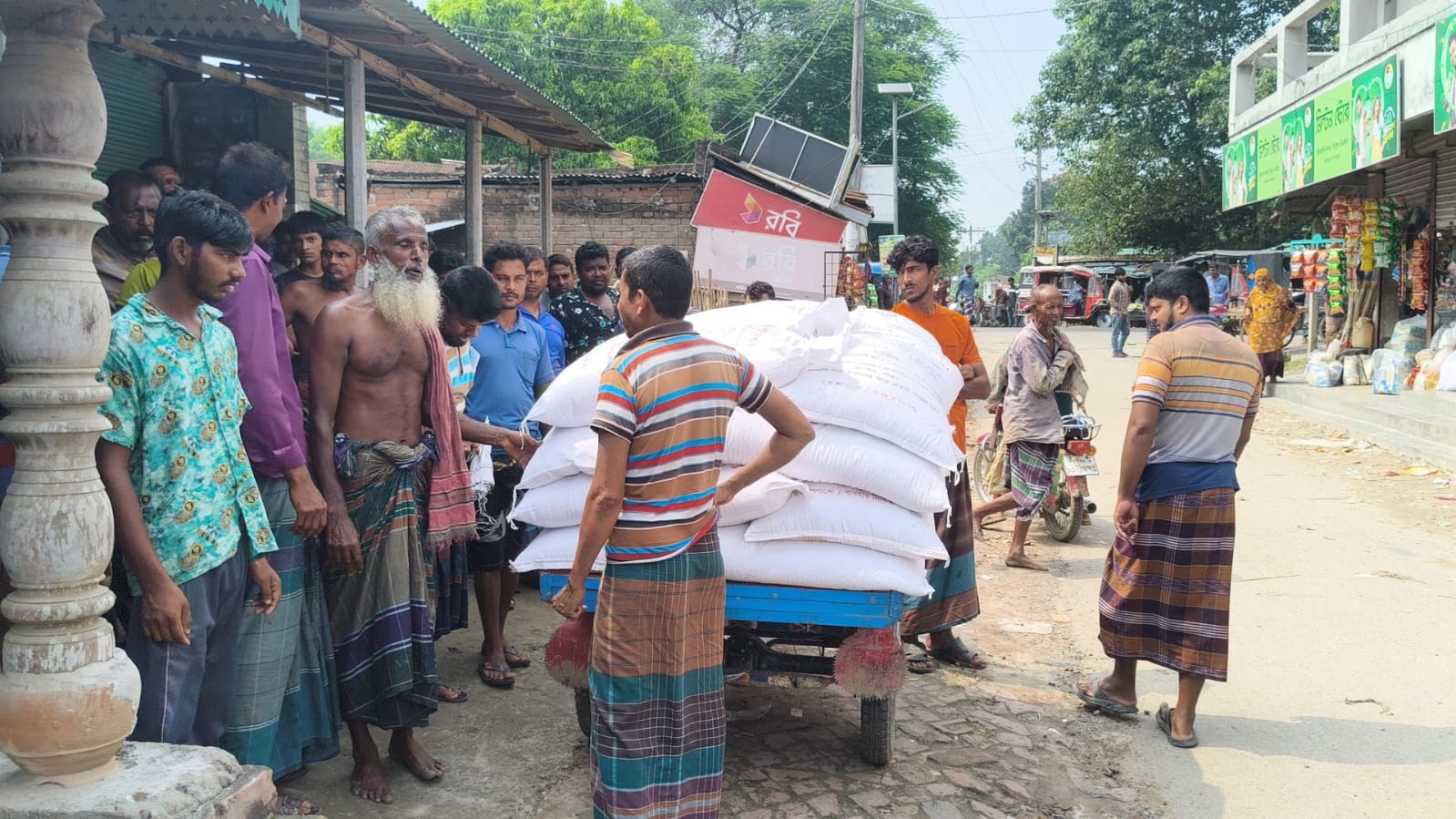 শৈলকুপায় পাচারের সময় হাজার কেজি সার জব্দ