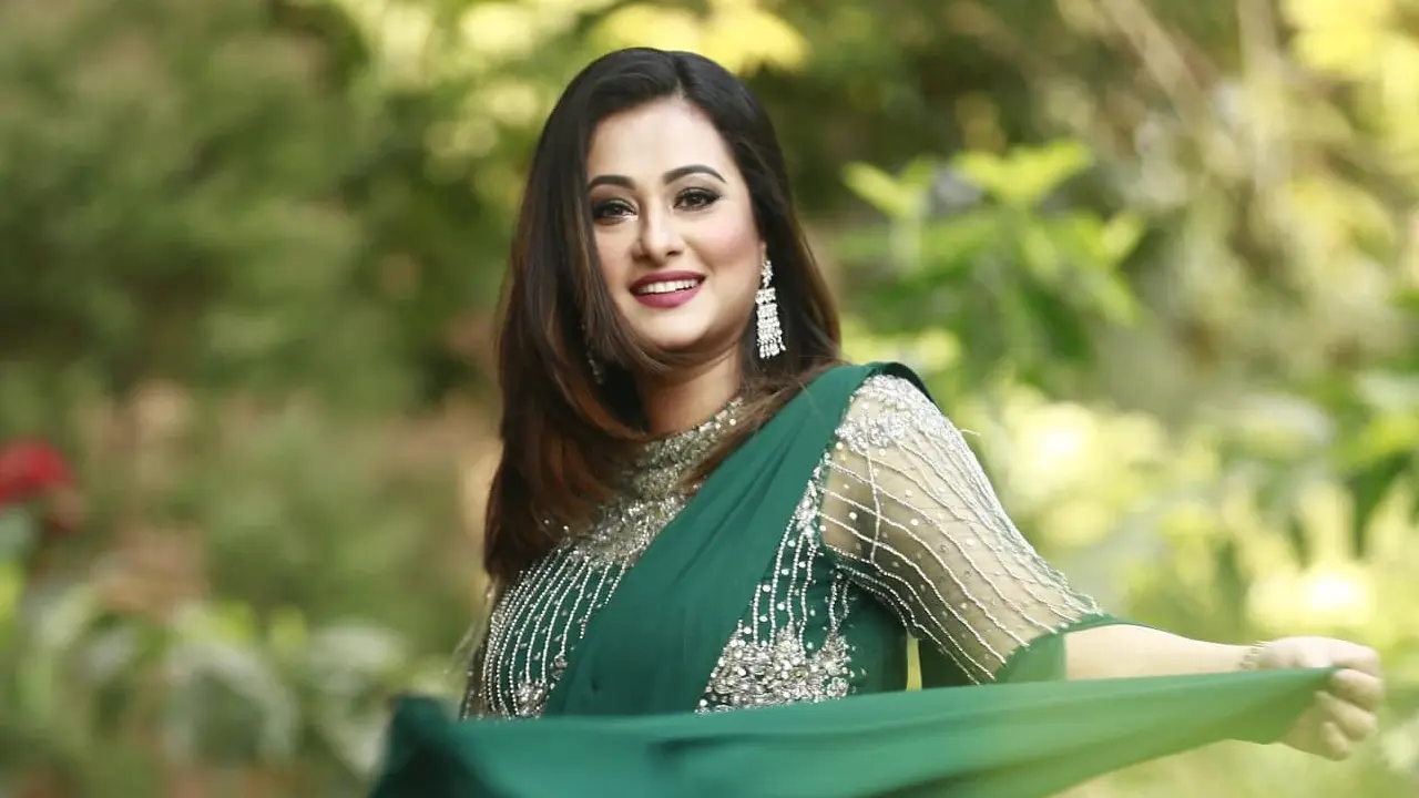 আজ পূর্ণিমার জন্মদিন, কত বছরে পা রাখলেন চিরসবুজ এই নায়িকা?