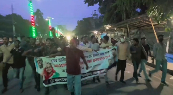 ঝিনাইদহে নিষিদ্ধ ঘোষিত ছাত্রলীগের বিক্ষোভ মিছিল, নেতৃত্বে আল ইমরান