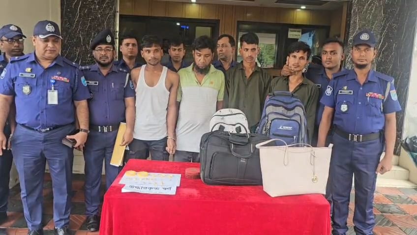 নারায়ণগঞ্জে জাপান প্রবাসীর গাড়ীতে ডাকাতী হওয়া স্বর্ণালংকার সহ ডাকাত গ্রেফতার