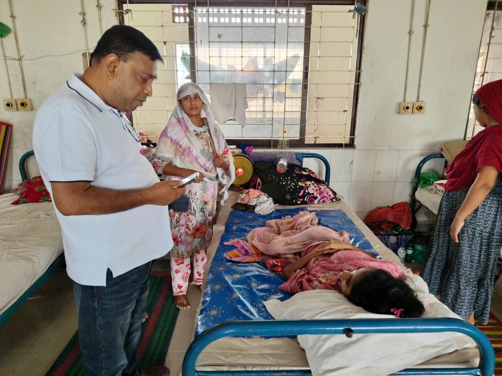 খুলনার অসহায় জান্নাতুলের পাশে ডা. জুবাইদা রহমান