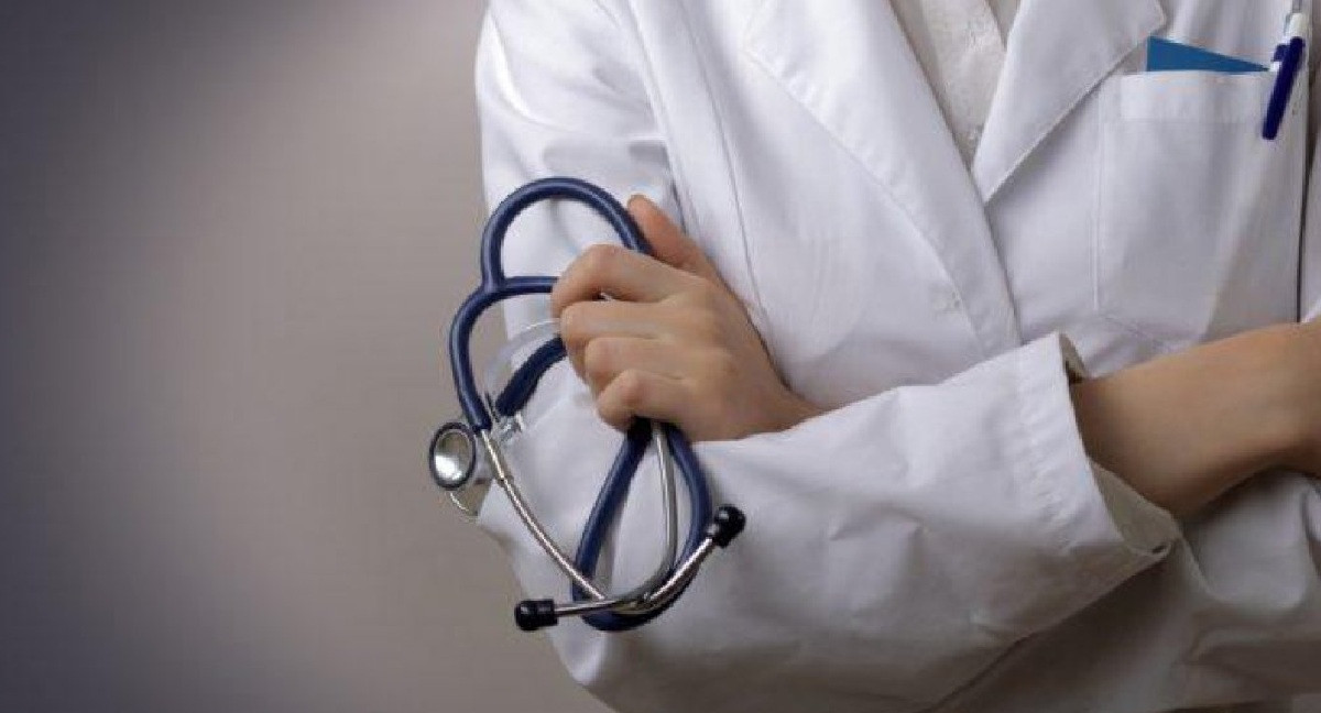 নীতিগত সিদ্ধান্তের ধাক্কা, স্বাস্থ্যখাতে তীব্র সংকট