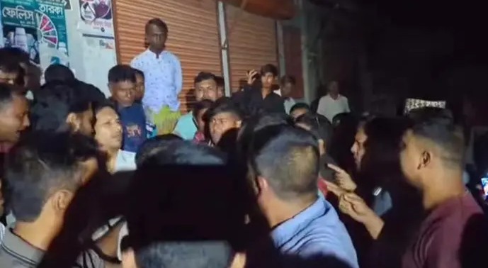 গাইবান্ধায় অবৈধভাবে আমদানি করা ১৫০ বস্তা ইউরিয়া সার জব্দ, ব্যবসায়ীর অর্থদণ্ড