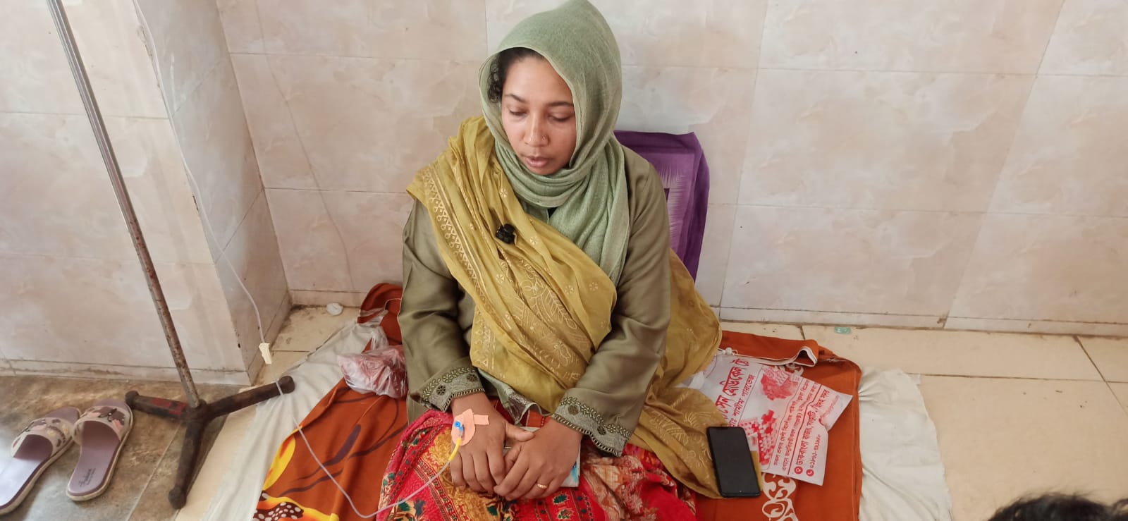 ঝিনাইদহে এক স্কুল শিক্ষিকাকে পিটিয়ে জখম, হাসপাতালে ভর্তি, থানায় অভিযোগ