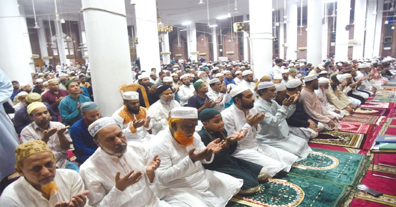 কান্নাভেজা দোয়ায় পালিত পবিত্র শবে কদর