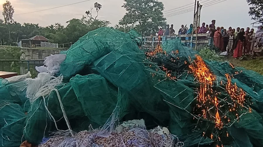 তিস্তা সেচ খাল থেকে চায়না দুয়ারী জাল জব্দ, ৭০ হাজার টাকা জরিমানা