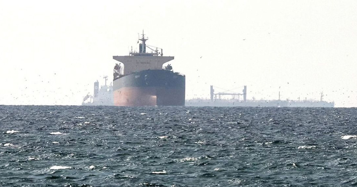 ইরান হরমুজ প্রণালি খুলবে শুধু স্থায়ী যুদ্ধবিরতির শর্তে