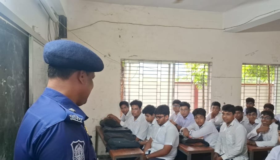 অপরাধমুক্ত সমাজ গঠনে শিক্ষার্থীদের সচেতন হওয়ার আহ্বান পাংশা থানার ওসির
