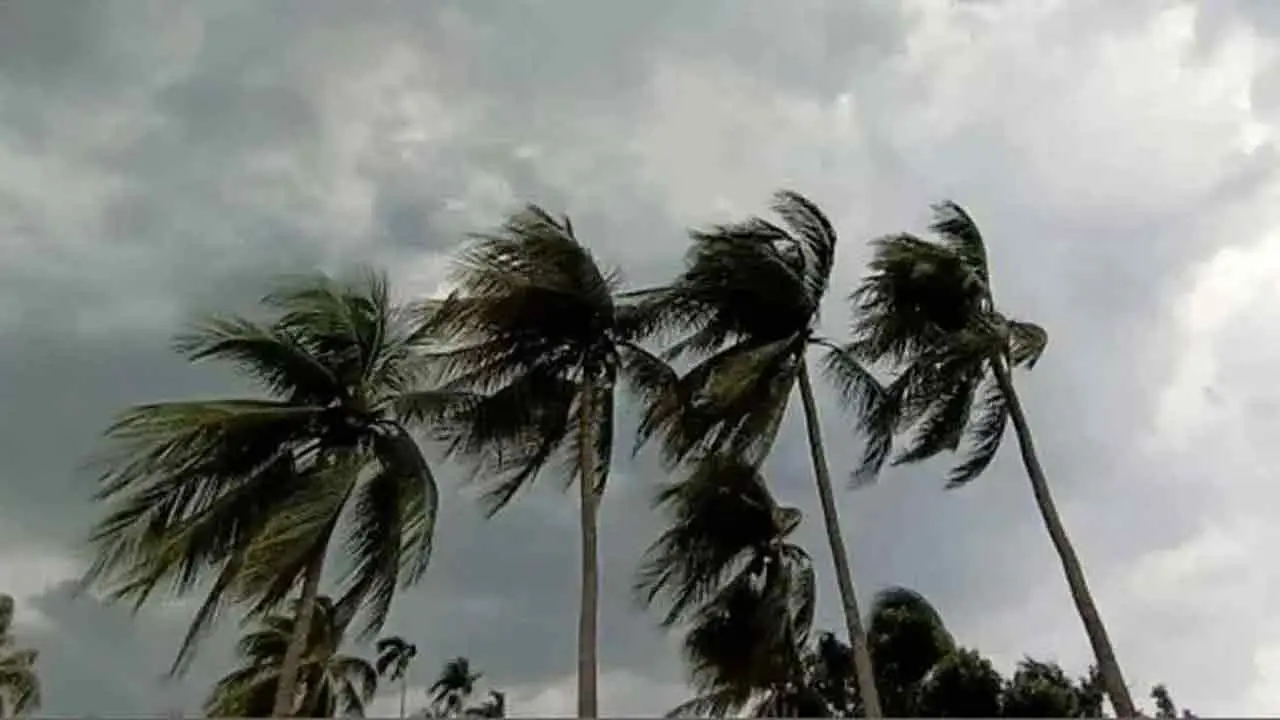 ৮ অঞ্চলে দমকা হাওয়া ও বজ্রবৃষ্টির আভাস