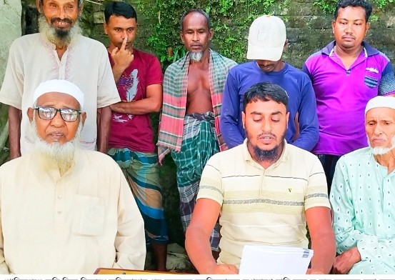 গাইবান্ধায় জমি নিয়ে বিরোধ পুনঃতদন্তসহ তহসিলদারের অপসারণ দাবি