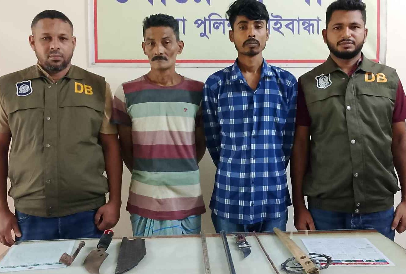 গাইবান্ধায় অপরাধ দমন অভিযানে দেশীয় অস্ত্রসহ গ্রেপ্তার - ২