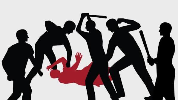 নারায়ণগঞ্জে সোর্স সহ দুই পুলিশকে গণপিটুনি