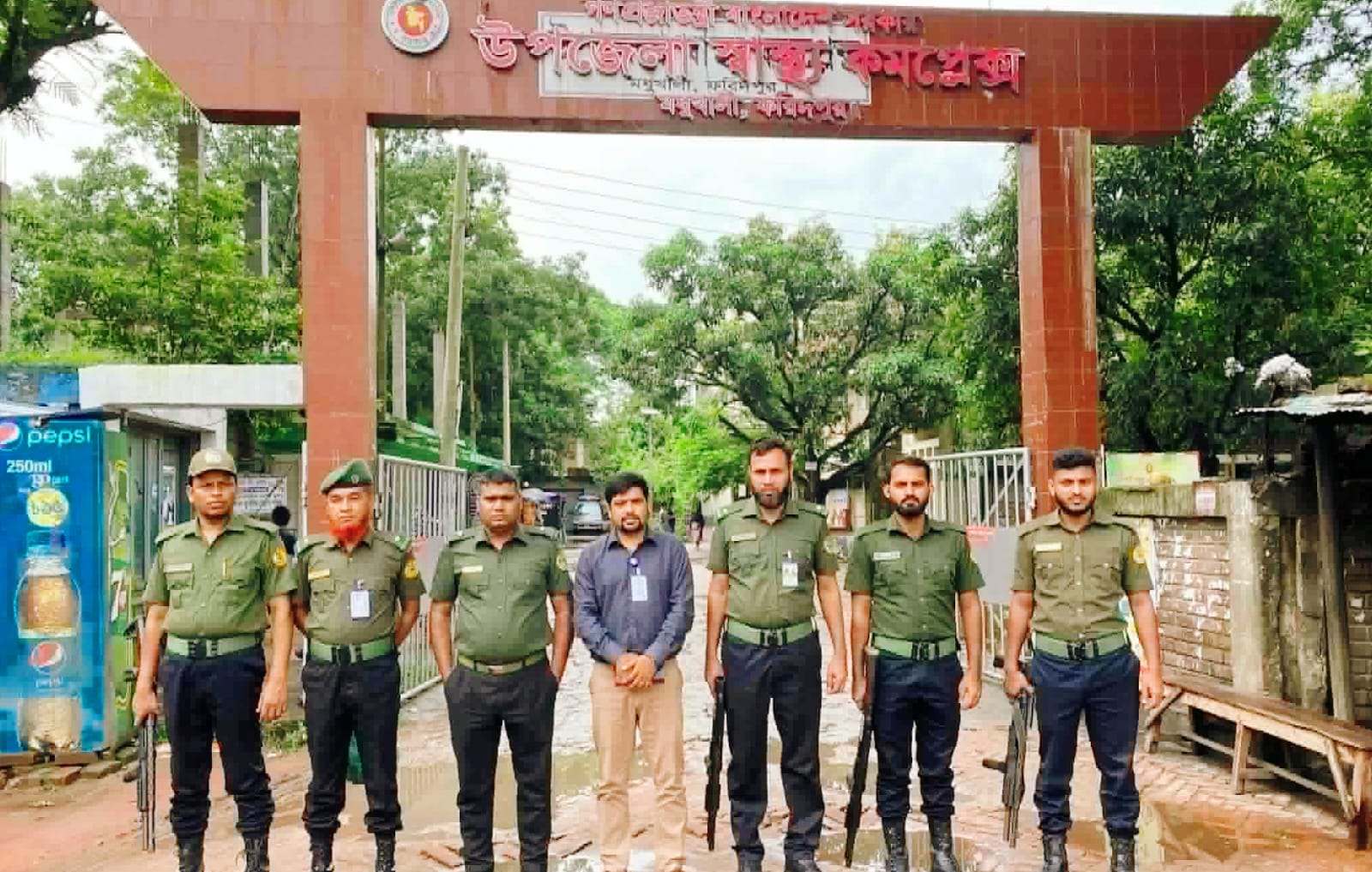 ফরিদপুরে হাসপাতালের সুন্দর পরিবেশ ধরে রাখতে ১০ আনসার নিয়োগ