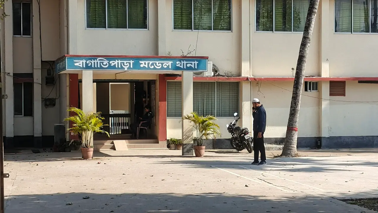 সাপে কামড়ের পর ওঝার কাছে কালক্ষেপণ, হাসপাতালে মৃত্যু