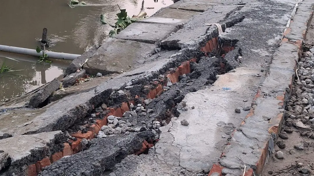 গাজীপুরে নির্মাণের ৩ মাসেই ধসে গেছে ৯ কোটি টাকার সড়ক