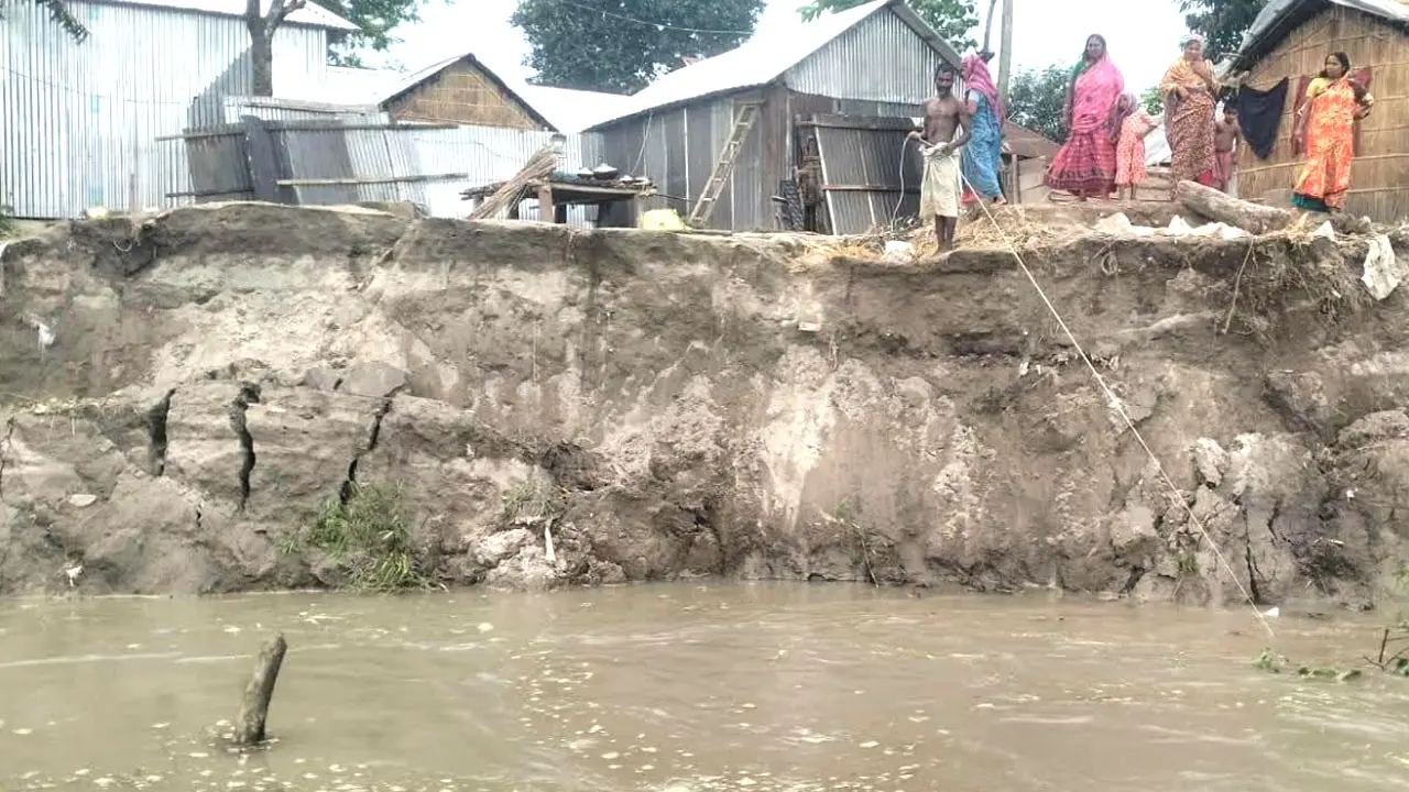 কালজানি নদীভাঙনে কুড়িগ্রামে ৩ দিনে বিলীন ৮০ বাড়িঘর