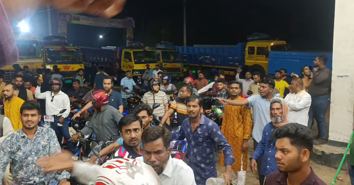 ফিলিং স্টেশনে তেলের সিরিয়াল নিয়ে সংঘর্ষ, আহত ২