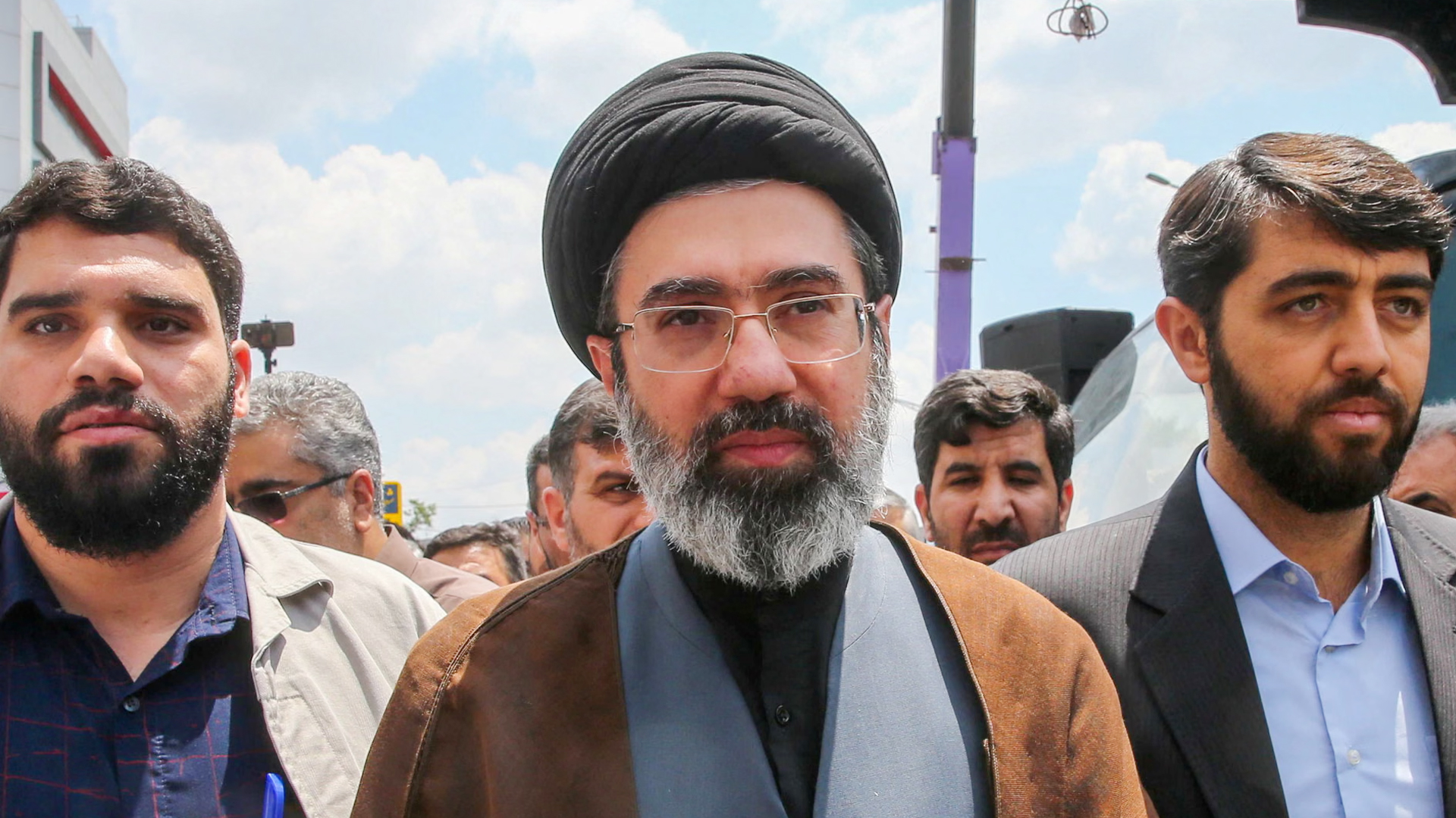 মোজতবা খামেনি গুরুতর আহত, আইসিইউতে রাখা হয়েছে: ব্রিটিশ মিডিয়ার দাবি