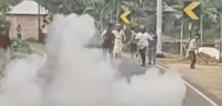 গাইবান্ধায় পানহাটির দখল নিয়ে বিএনপি-জামায়াতের ধাওয়া-পাল্টা ধাওয়া : ককটেল বিস্ফোরণ