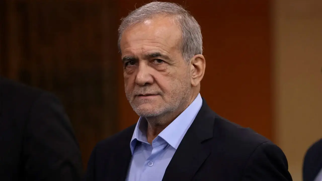 নৌ-অবরোধ ও হুমকির মধ্যে আলাচনা করবে না ইরান