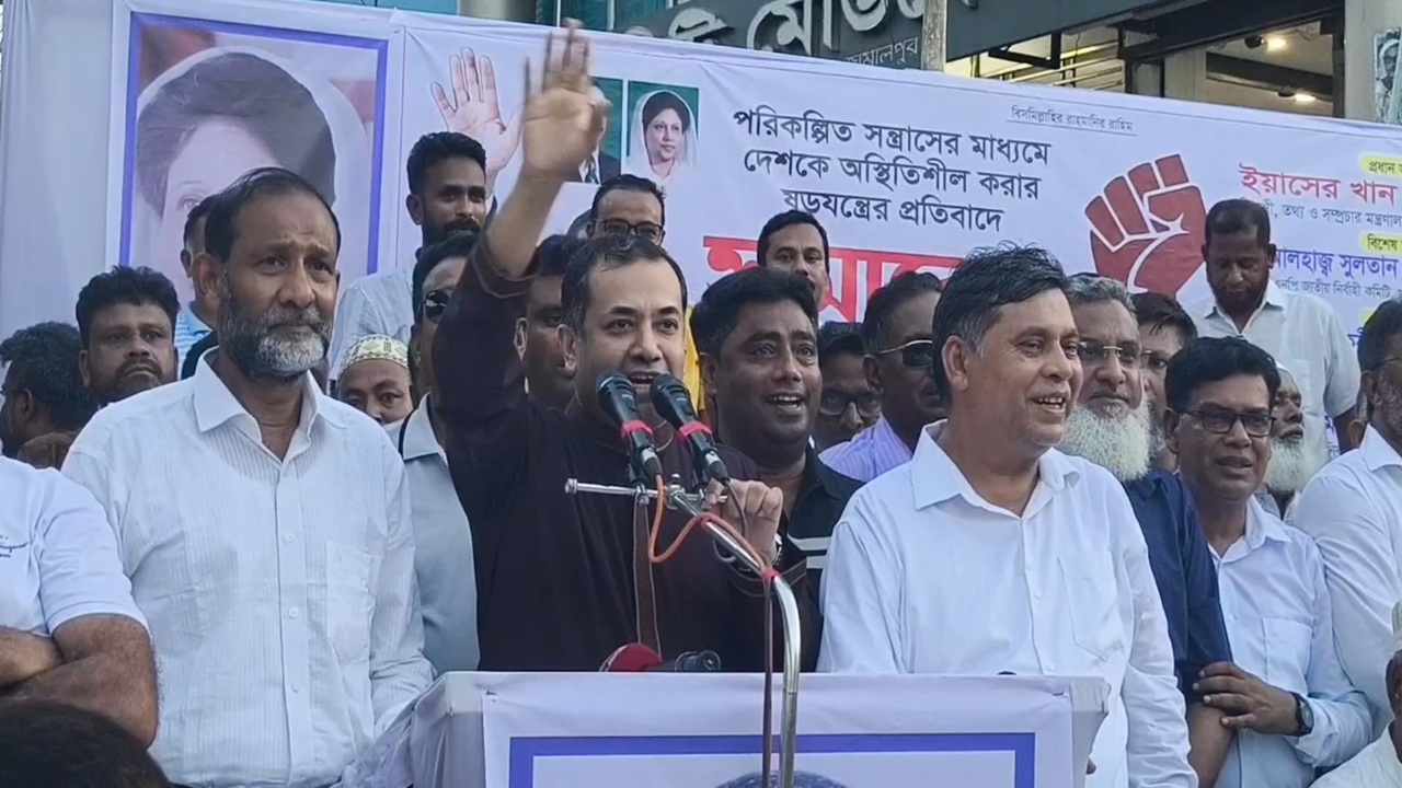 অনলাইনে হুংকার নয়, সাহস থাকলে দেশে এসে বিচারের মুখোমুখি হোন: ইয়াসের খান