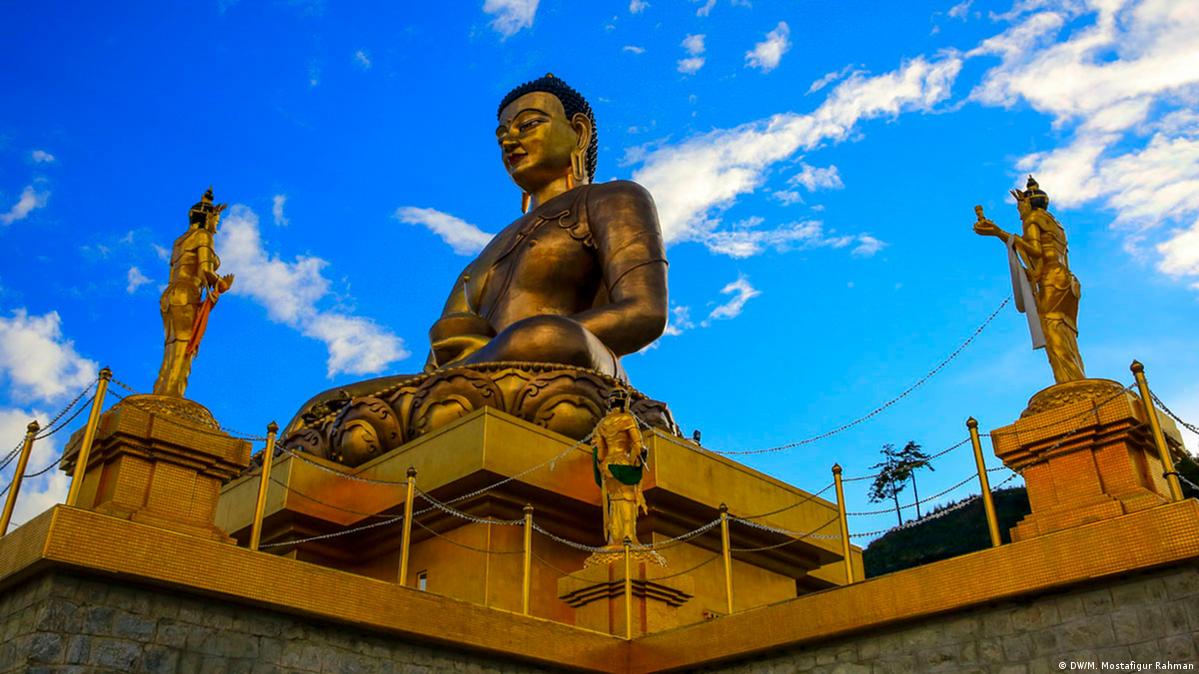 ক্লান্ত পৃথিবীতে শান্তির দিশা গৌতম বুদ্ধের দর্শন