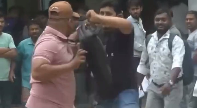 চুয়াডাঙ্গায় তেলের জন্য ফুয়েল কার্ড নিতে ভোগান্তি: দীর্ঘ লাইনে হাতাহাতি ও মারামারির ভিডিও ভাইরাল