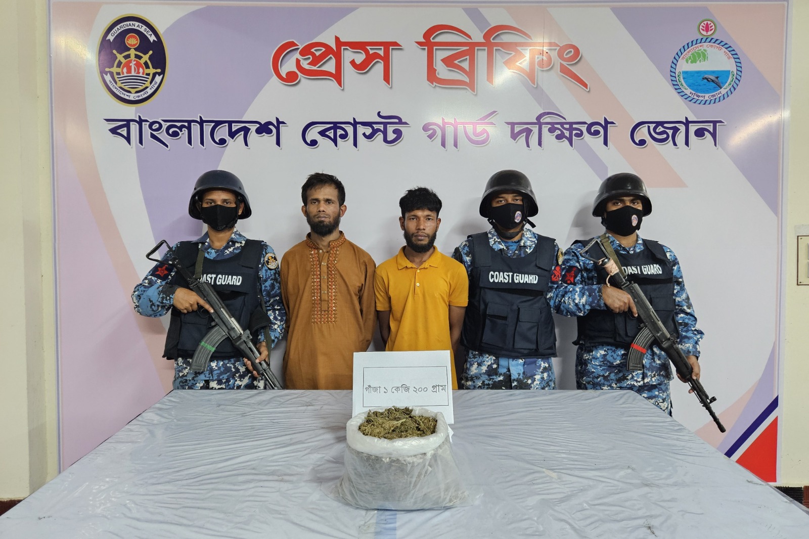 ভোলায় কোস্ট গার্ডের অভিযানে গাঁজাসহ ২ জন আটক