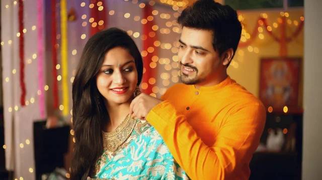 আজ ‘স্ত্রীর প্রশংসা দিবস’: একবার বলুন, ‘তোমাকে ছাড়া আমি অসম্পূর্ণ’