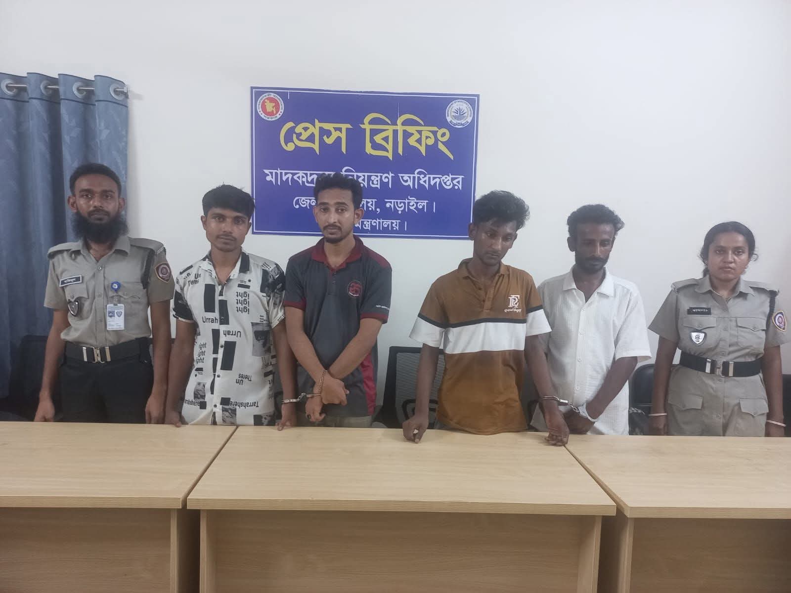 নড়াইলে ৪ যুবক ইয়াবা সেবনের দায়ে জেল জরিমানা