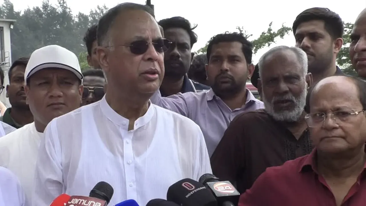 অতিরিক্ত তেল কিনবেন না, ব্ল্যাক মার্কেটিং ঠেকাতে মন্ত্রীর আহ্বান