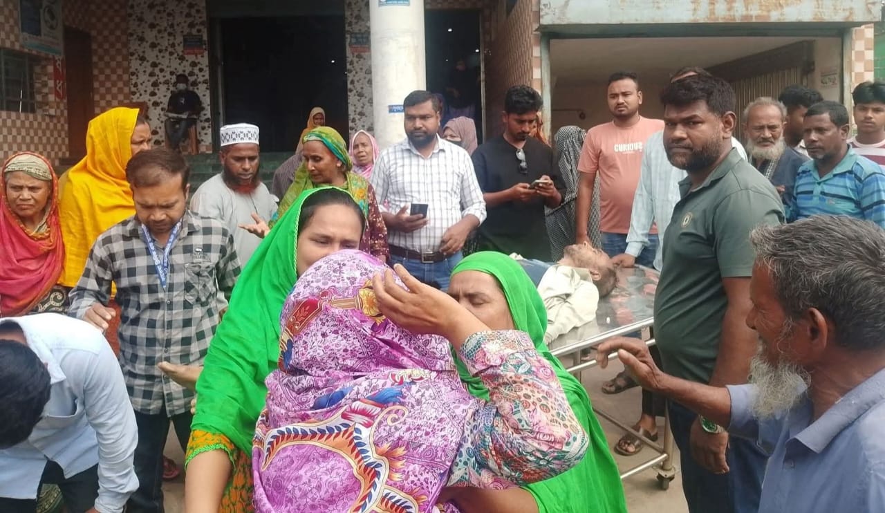 আলমডাঙ্গায় ফুয়েল কার্ড নিতে এসে লাইনে দাঁড়িয়ে কৃষকের মৃত্যু