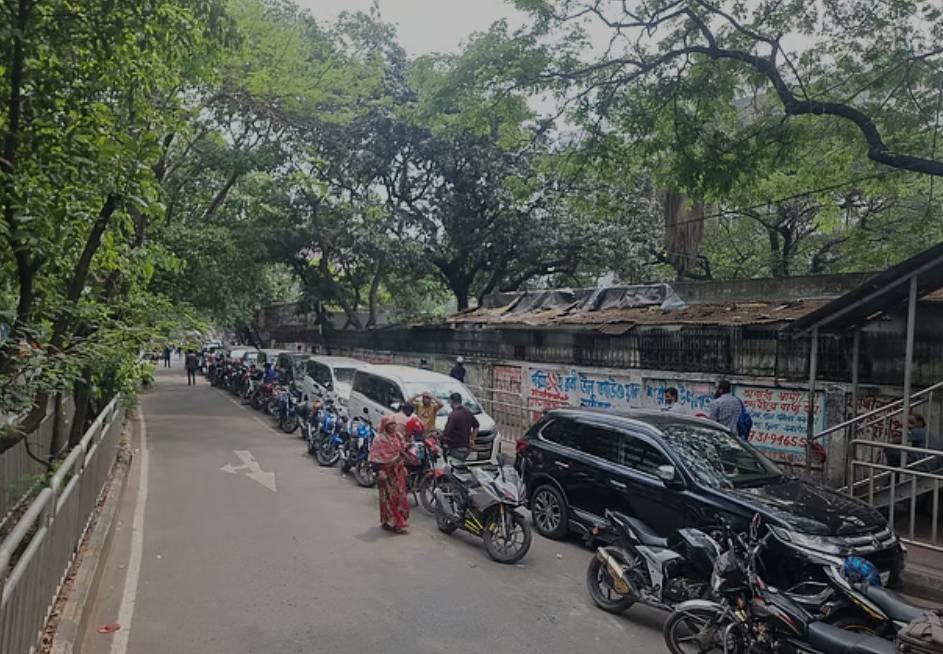 ঢাকায় জ্বালানি নিতে ভয়াবহ ভিড়, ফিলিং স্টেশনে দীর্ঘ যানজট