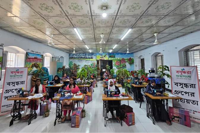 বসুন্ধরা গ্রুপের উদ্যোগে ঘরে বসে আয়ের সুযোগ পেলেন ২০ নারী