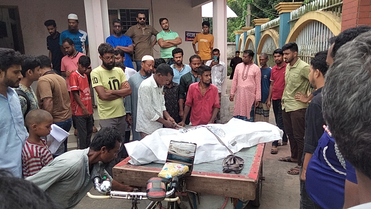 পটুয়াখালী পৌর পার্ক থেকে যুবকের ঝুলন্ত মরদেহ উদ্ধার