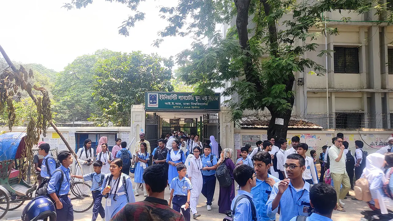 ঈদ-গ্রীষ্মের ছুটি শেষে আজ খুলেছে শিক্ষাপ্রতিষ্ঠান