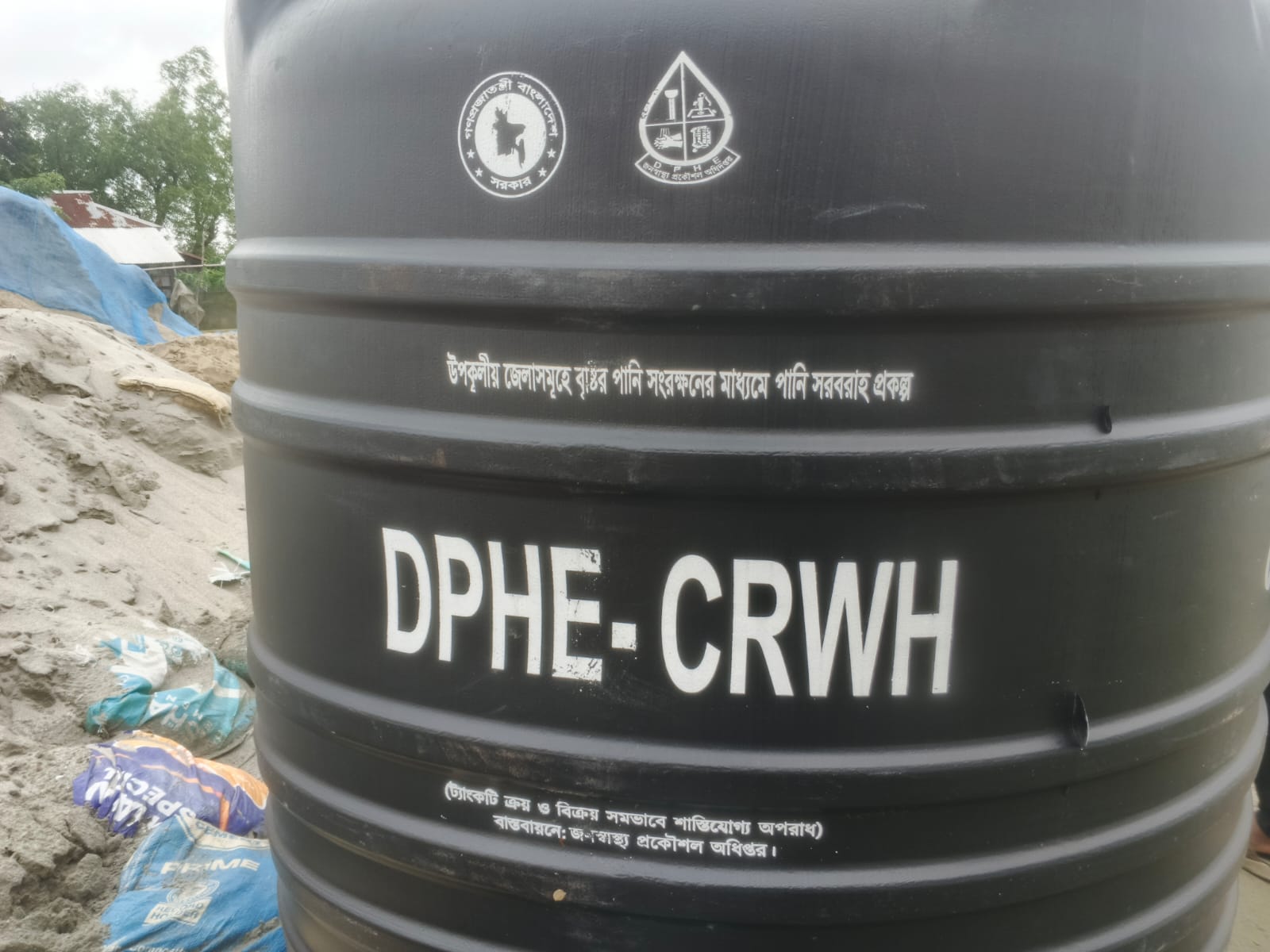 কলাপাড়ায় বৃষ্টির পানি সংরক্ষণের ট্যাংক বিতরণে অতিরিক্ত অর্থ আত্মসাতের অভিযোগ