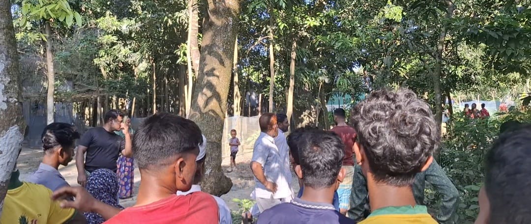 আদালতের রায় বাস্তবায়নে পুলিশের উপস্থিতিতেই বিএনপি নেতাদের বাধা ও হামলা