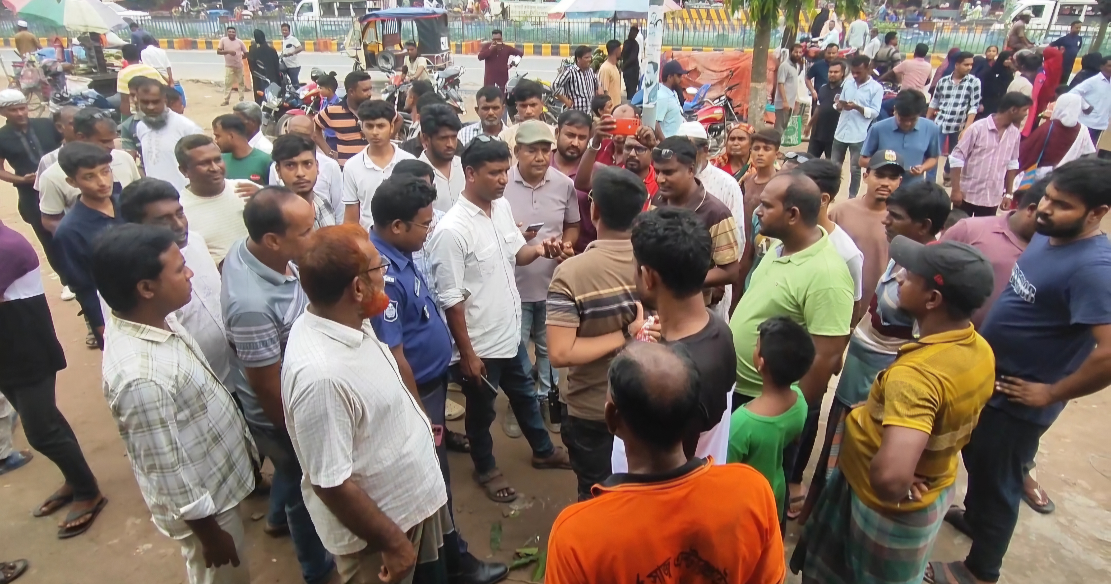 মেহেরপুর গাংনীতে বিএনপির সমাবেশের প্রস্তুতিকালে দুটি বিস্ফোরণ, উদ্ধার অবিস্ফোরিত বোমা সদৃশ বস্তু