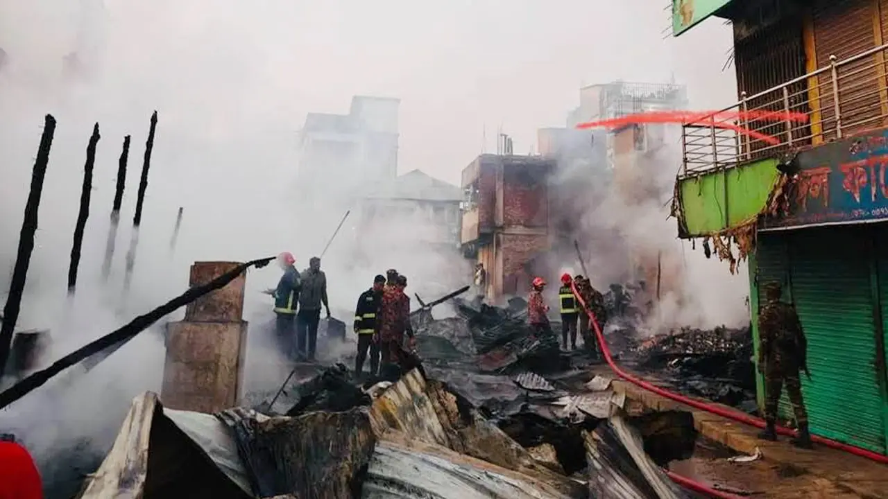খাগড়াছড়িতে আগুনে ৩৫ দোকান পুড়ে ছাই, কোটি টাকার ক্ষতি
