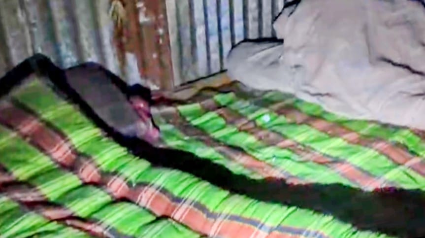 ধামরাইয়ে মাদক আস্তানা ভেঙে দিল এলাকাবাসী