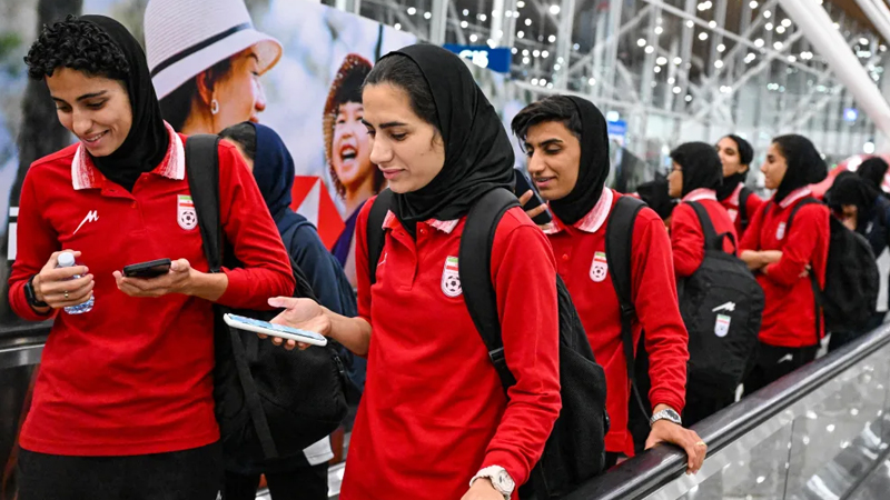 আশ্রয় আবেদন প্রত্যাহার, দেশে ফিরছেন ইরান নারী ফুটবল দলের আরও ৩ সদস্য