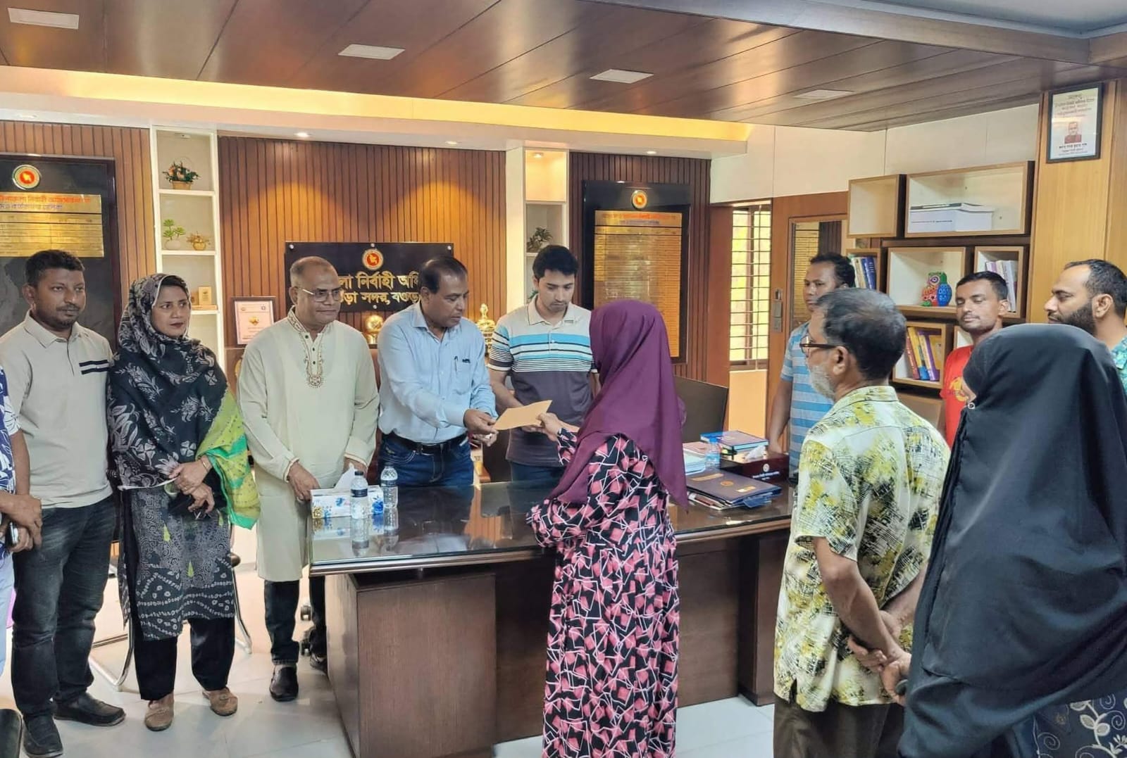বগুড়ায় গরিব-দুঃস্থদের মাঝে প্রধানমন্ত্রীর সহায়তা বিতরণ