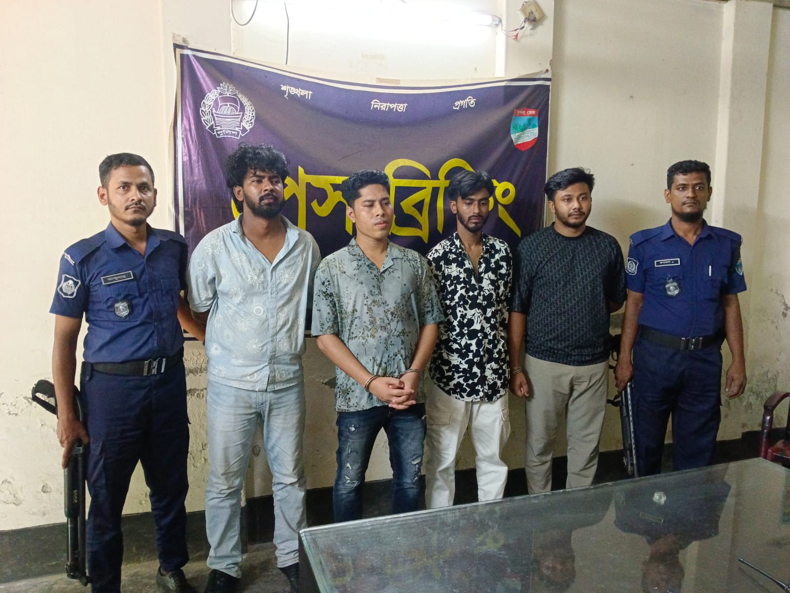 যশোরে চট্টগ্রামের শীর্ষ সন্ত্রাসী ডেভিড ইমনসহ আটক ৪