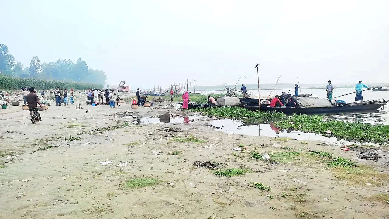 প্রবল সংকটে গাইবান্ধার জেলেদের জীবন-জীবিকা