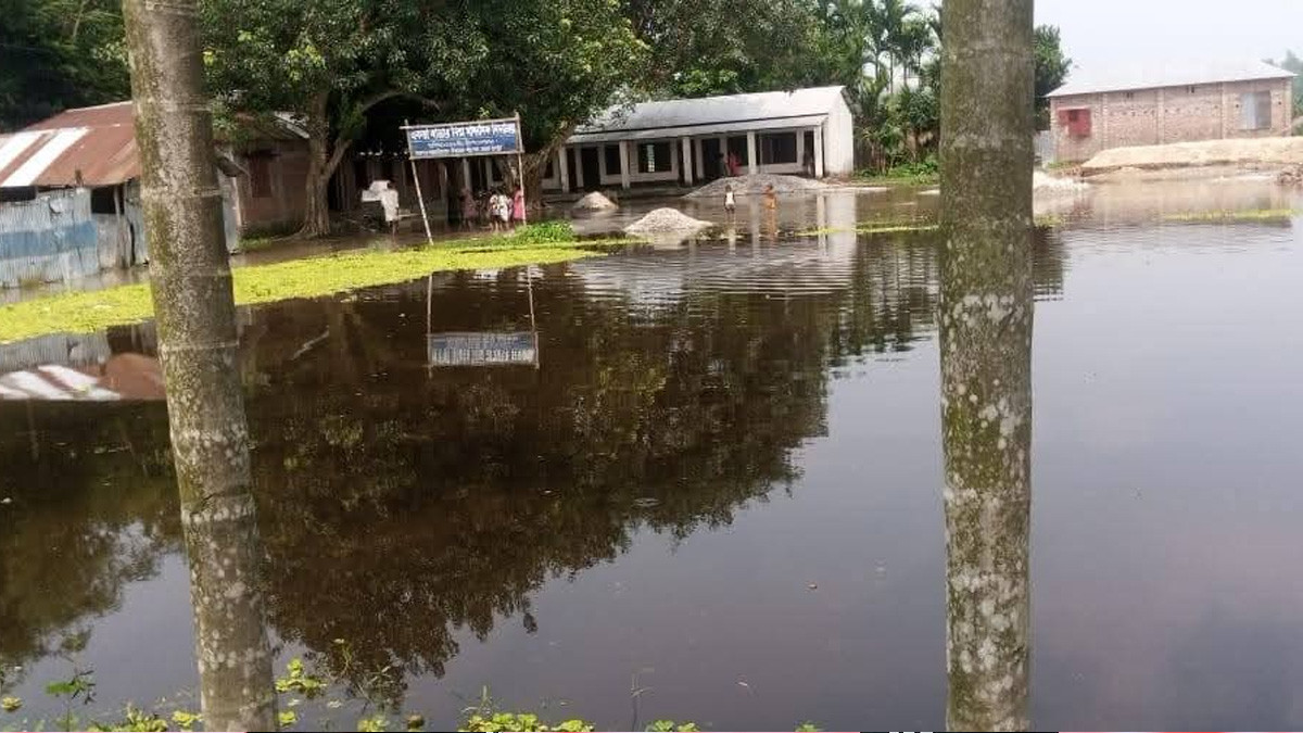 এক দশকের জলাবদ্ধতায় পীরগঞ্জের ৯ গ্রাম প্লাবিত