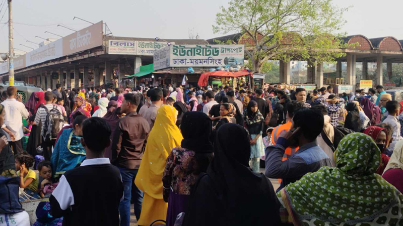 কাউন্টারে বাস নেই, ঘরমুখো যাত্রীদের দীর্ঘ সারি