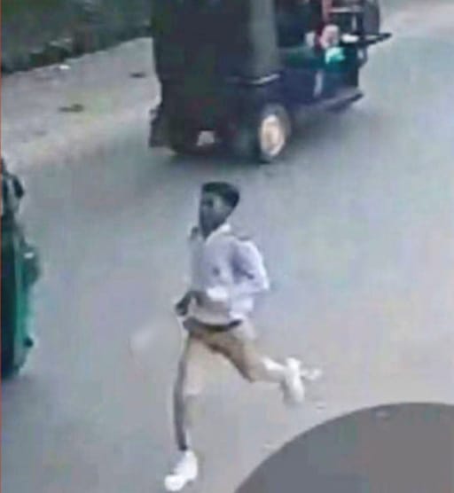 বিদ্যালয়ের গণ্ডি পেরিয়ে শিক্ষকের ওপর হামলা!