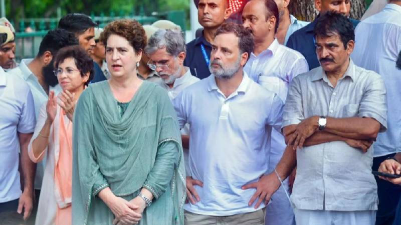 ভোটার তালিকা সংশোধন নিয়ে উত্তাল দিল্লি, আটক রাহুল-প্রিয়াঙ্কা
