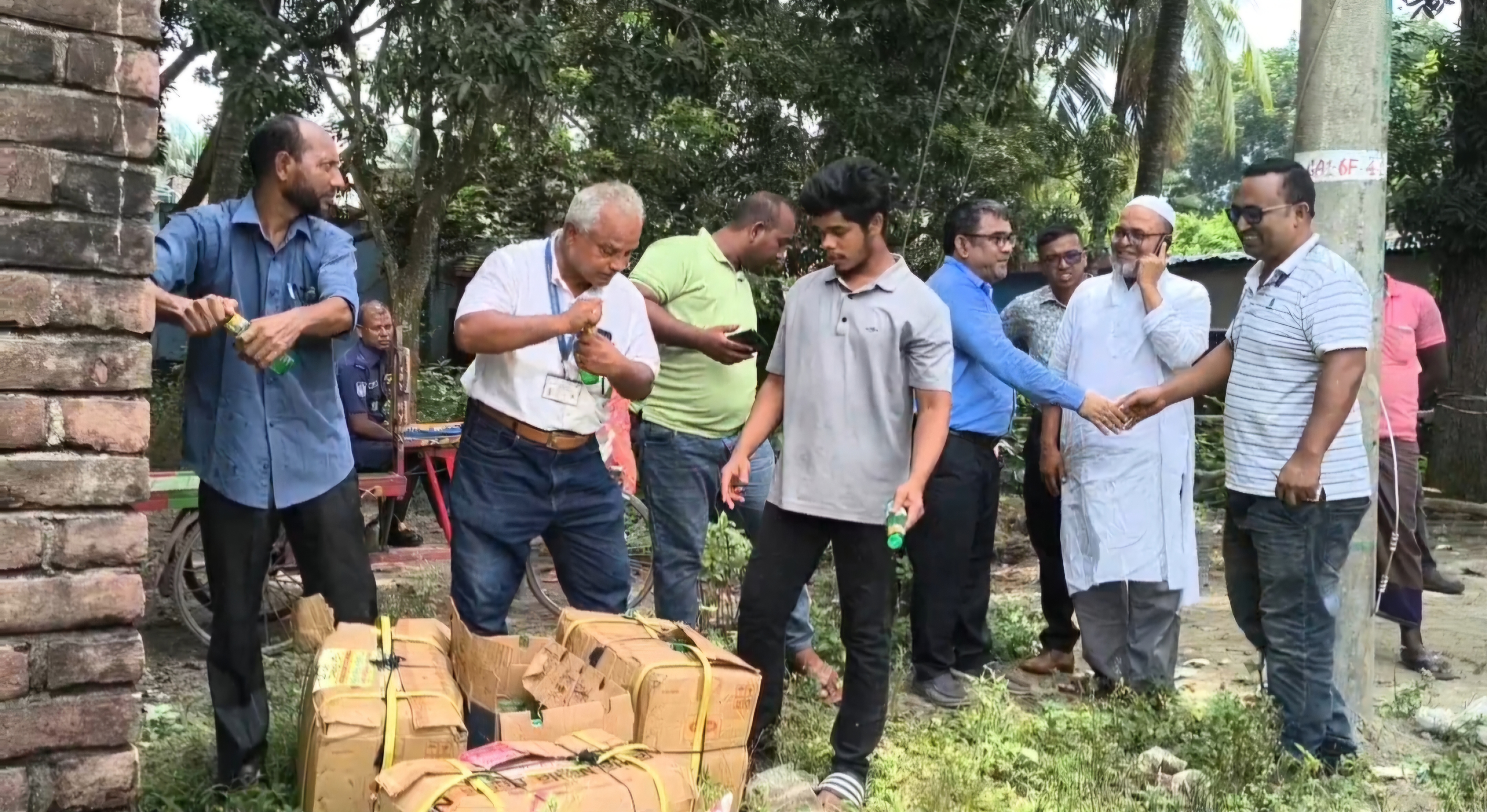 মেহেরপুরে জাতীয় ভোক্তা-অধিকার সংরক্ষণ অধিদপ্তরের অভিযানে তিনটি প্রতিষ্ঠানে ৭৩ হাজার টাকা জরিমানা